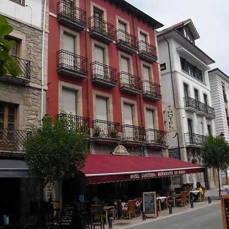 Hotel Los Robles Onís Kültér fotó