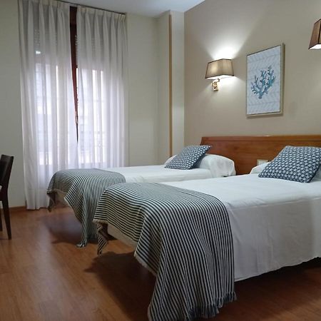 Hotel Los Robles Onís Kültér fotó