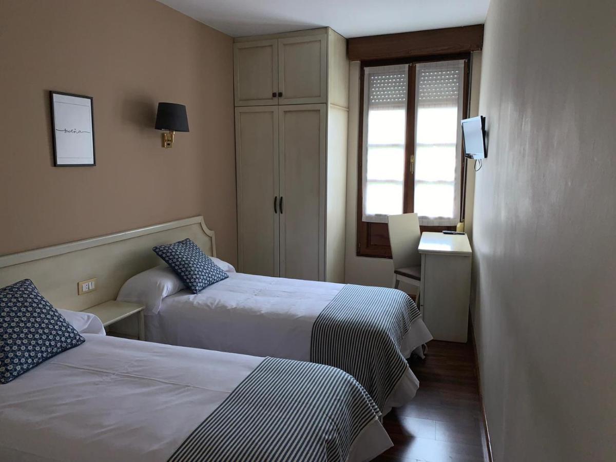 Hotel Los Robles Onís Kültér fotó