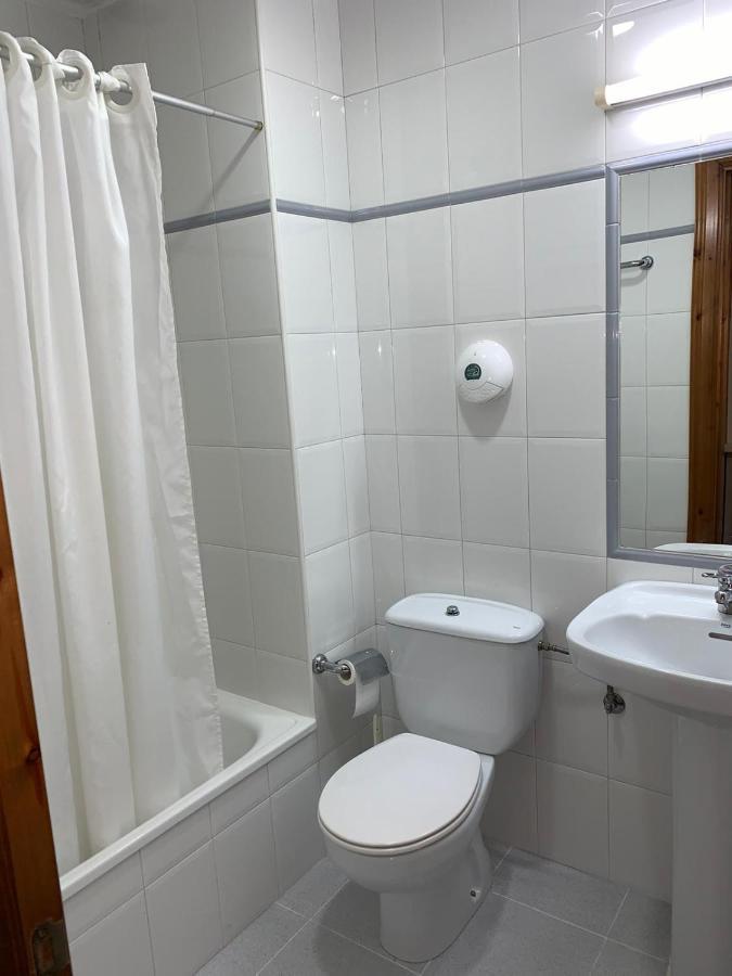 Hotel Los Robles Onís Kültér fotó