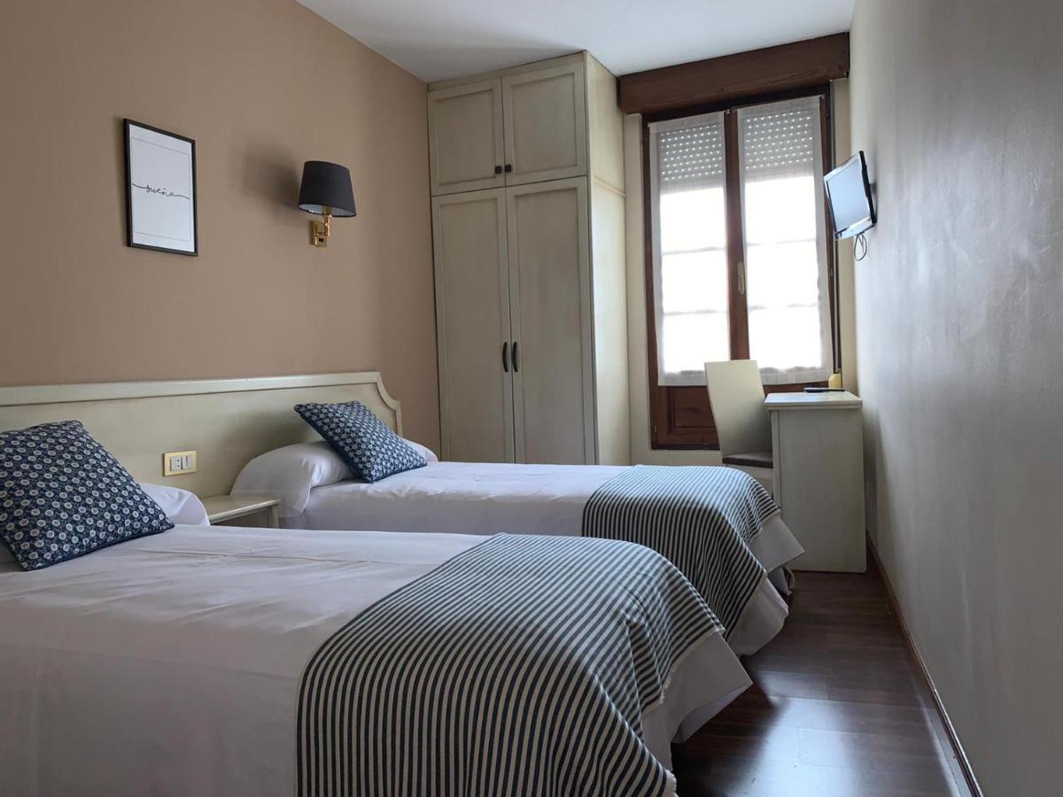 Hotel Los Robles Onís Kültér fotó