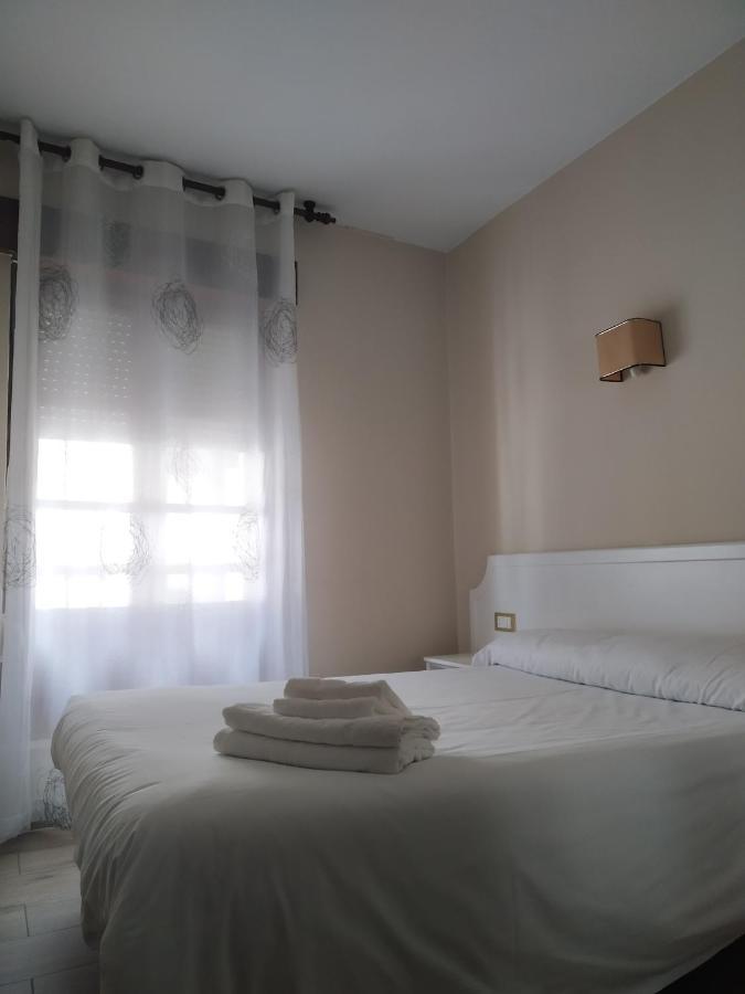 Hotel Los Robles Onís Kültér fotó