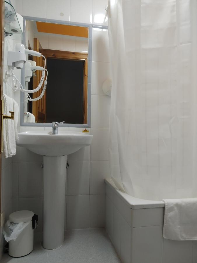 Hotel Los Robles Onís Kültér fotó
