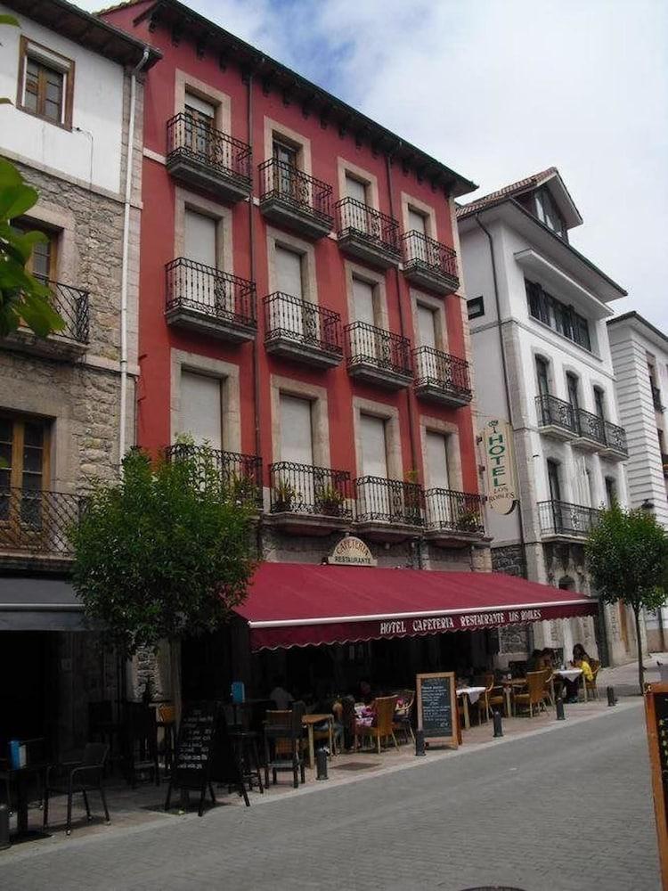 Hotel Los Robles Onís Kültér fotó