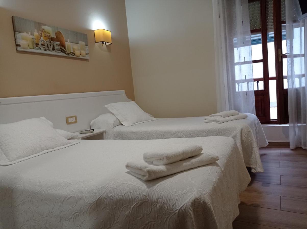 Hotel Los Robles Onís Kültér fotó