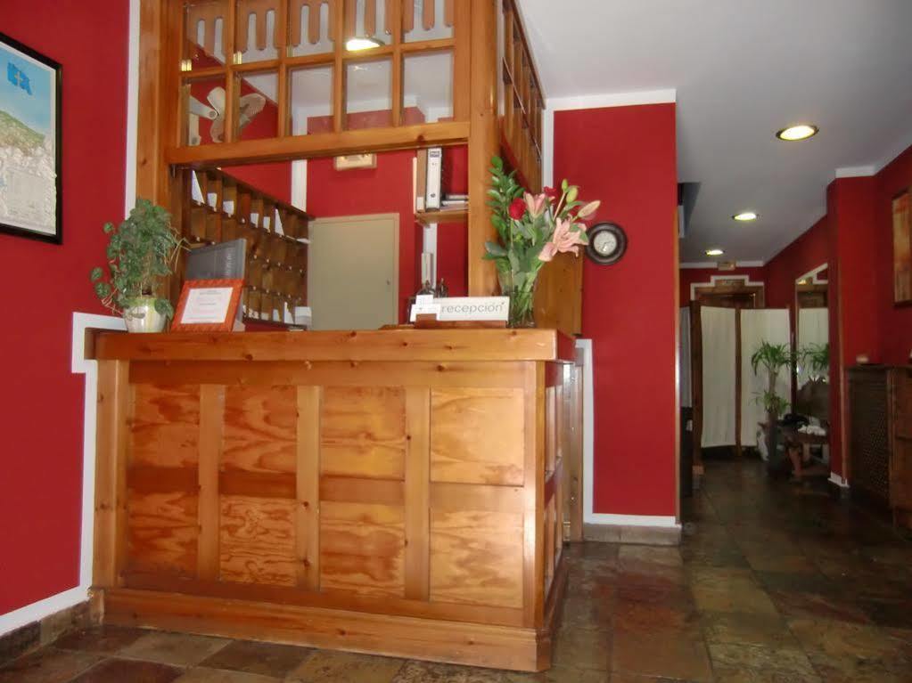 Hotel Los Robles Onís Kültér fotó