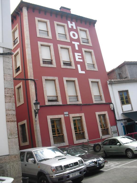 Hotel Los Robles Onís Kültér fotó
